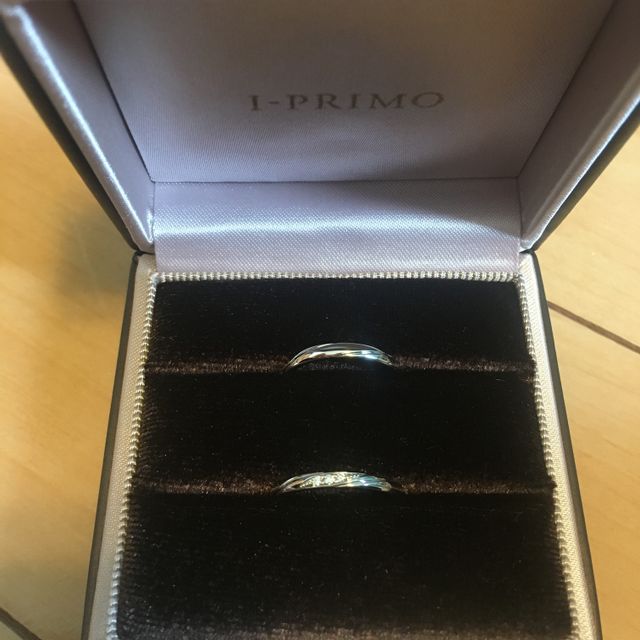 【アイプリモ(I-PRIMO)の口コミ】 プラチナのリング。ラインが二つ重ね合わさる所やシンプルなデザイン、つ…