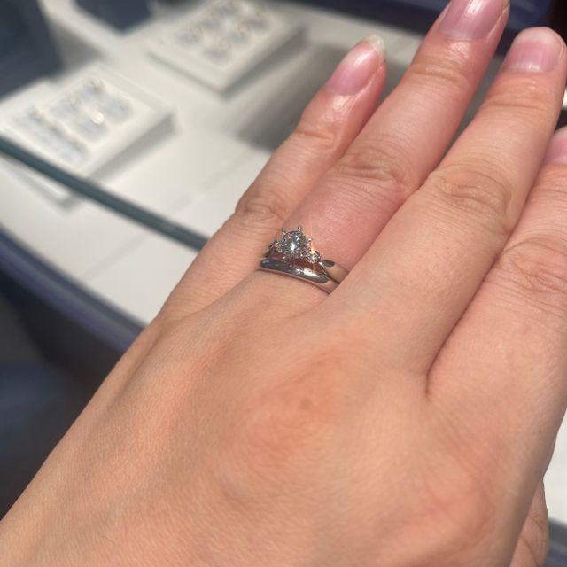 【エクセルコダイヤモンド(EXELCO DIAMOND)の口コミ】 第一印象で一目惚れ! 
ダイヤモンドの大きさで印象が大分変わりますが、そ…