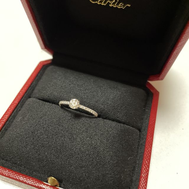 【カルティエ(Cartier)の口コミ】 購入前は形、色共に違うものに惹かれていましたが、いざ店舗で実際に見て…