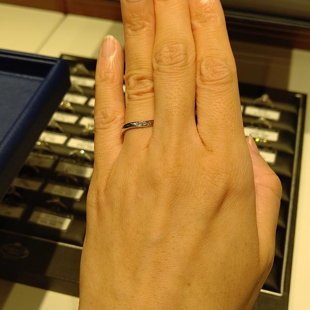 【銀座ダイヤモンドシライシの口コミ】 今後ずっと身につけているものなので、着けていて痛くないか、違和感がな…