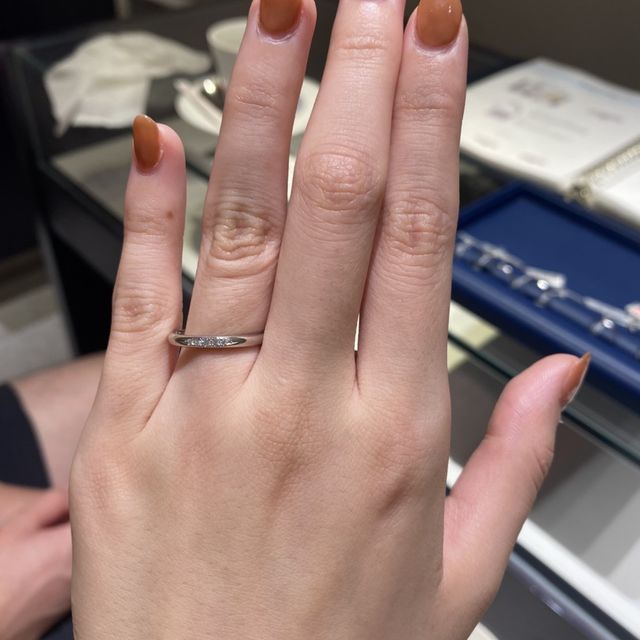 【銀座ダイヤモンドシライシの口コミ】 つけた時に凄くときめいたのでこちらに決めました！
ダイヤのカットの綺麗…