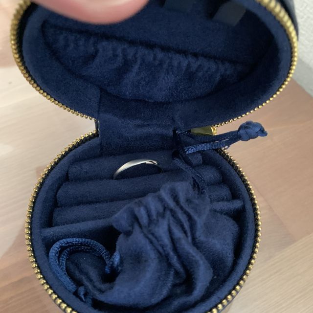 【銀座ダイヤモンドシライシの口コミ】 指輪を着け慣れてないので、薄めのものにしてつけてる感覚を極略減らして…