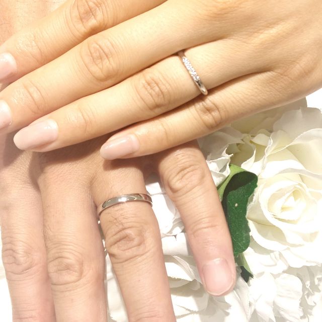 【4℃ BRIDAL(ヨンドシーブライダル)の口コミ】 婚約指輪と重ね付けしても、派手すぎず、でもダイヤの存在感があるものを…