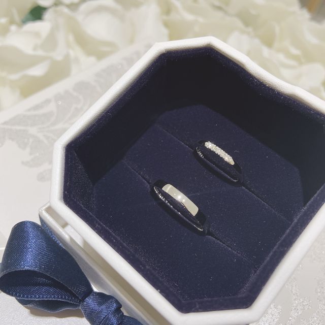 【4℃ BRIDAL(ヨンドシーブライダル)の口コミ】 婚約指輪と重ね付けしても、派手すぎず、でもダイヤの存在感があるものを…