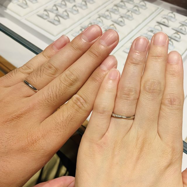 【銀座ダイヤモンドシライシの口コミ】 普段使いしやすく、シンプルで角度によって楽しめるところを選びました。…