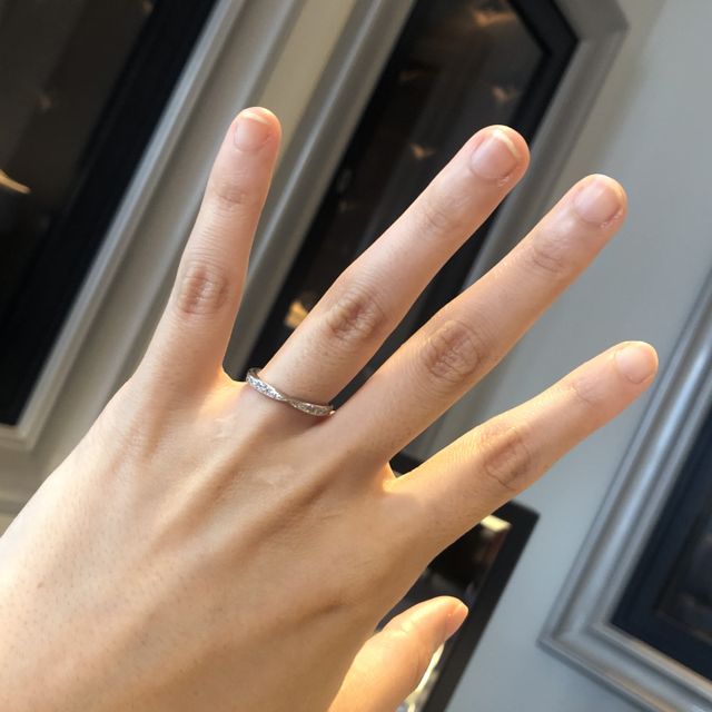 【銀座ダイヤモンドシライシの口コミ】 様々な種類がありましたが、わたし自身がキラキラしているもの、かつゴテ…