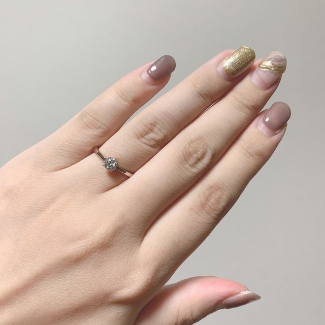 【SIENAROSE(シエナロゼ)の口コミ】 元々シエナロゼのヘビーユーザーで、誕生月花が出た時に婚約指輪はこれが…