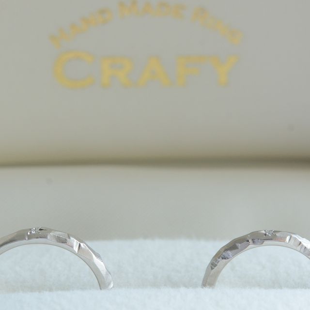 【CRAFY(クラフィ)の口コミ】 デザインはツチメ&times;マット加工です。
プレゼントでお店から頂いた双…