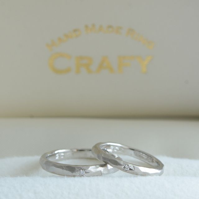 【CRAFY(クラフィ)の口コミ】 デザインはツチメ&times;マット加工です。
プレゼントでお店から頂いた双…