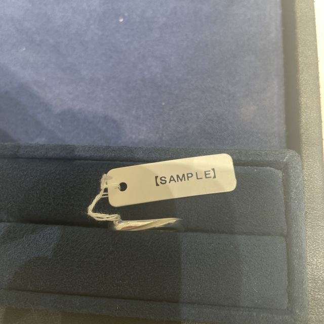 【4℃ BRIDAL(ヨンドシーブライダル)の口コミ】 付け心地がとてもよかったからです。
品揃えが豊富にある中で、指輪選びは…