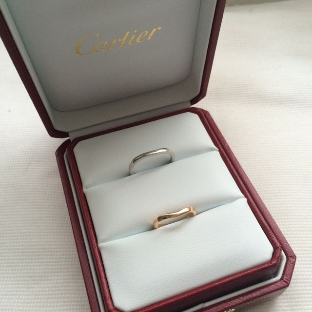 【カルティエ(Cartier)の口コミ】 結婚指輪はゴールドが良いと考えていましたが、肌の色にイエローゴールド…