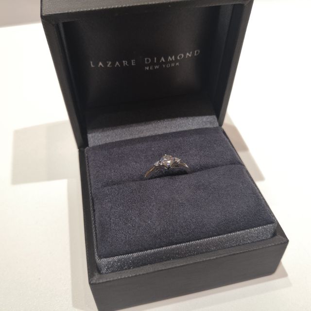 【ラザール ダイヤモンド(LAZARE DIAMOND)の口コミ】 指輪のデザインが珍しく、とても気に入りました。また他のブランドの店舗…