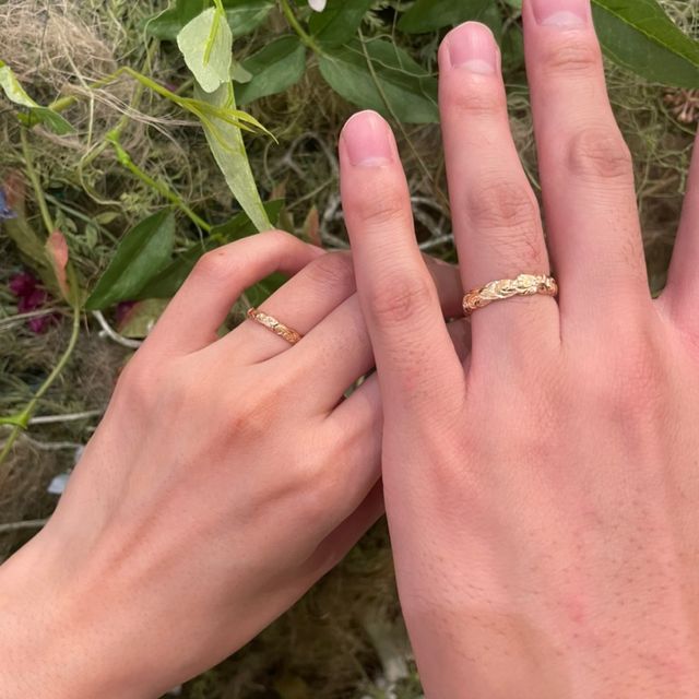 【PRIVATE BEACH(プライベートビーチ)の口コミ】 ハワイアンジュエリーで波のデザインにしました。
2人とも海が好きという…