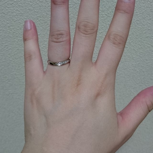 【DEAREST(ディアレスト)の口コミ】 価格が手頃だったのと主人と私の意見が一致したのでこの指輪に決めました…