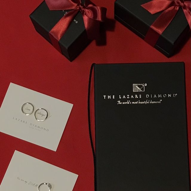 【ラザール ダイヤモンド(LAZARE DIAMOND)の口コミ】 デザインと接客が良かったため。

デザインは結婚指輪と婚約指輪を重ね付…