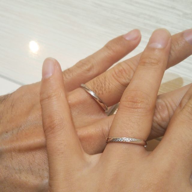 【TRECENTI(トレセンテ)の口コミ】 180度どこから見てもダイヤが見える点が素敵だと思いました。
似合うリン…
