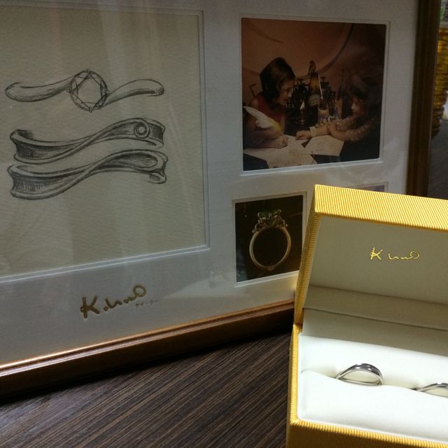 【ケイウノ ブライダル(K.UNO BRIDAL)の口コミ】 オーダーでデザインしてもらいました。
ティファニーで買った婚約指輪と重…
