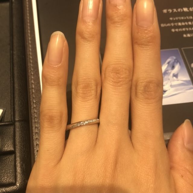 【エクセルコダイヤモンド(EXELCO DIAMOND)の口コミ】 デザインが素敵です。ねじりのあるダイヤモンドのラインがとても綺麗です…