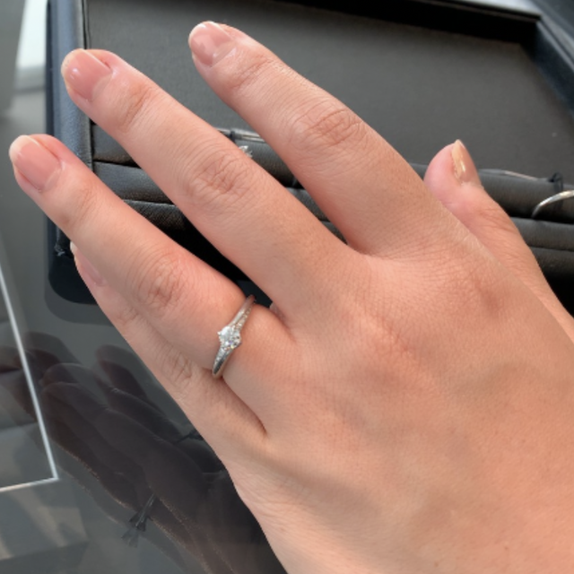 【エクセルコダイヤモンド(EXELCO DIAMOND)の口コミ】 デザインが豊富にありました。指輪の形状（ストレート、ウェーブなど）と…