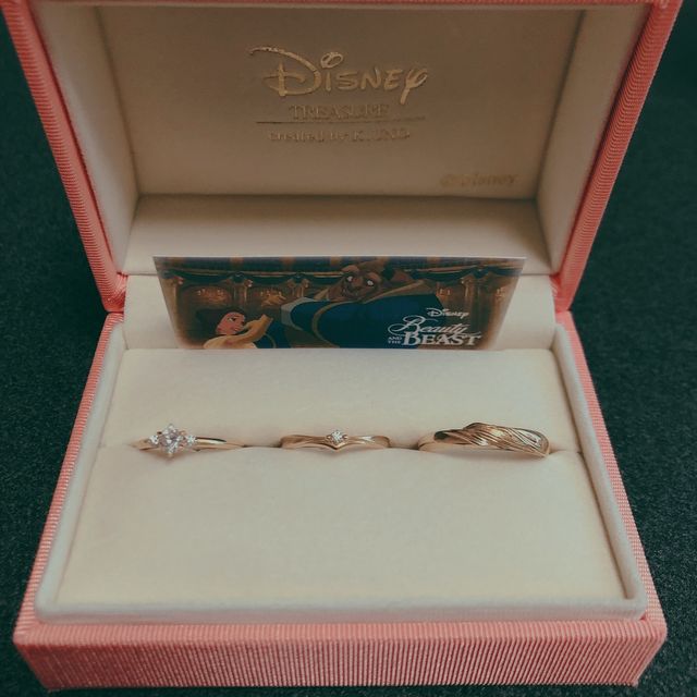 【ケイウノ ブライダル(K.UNO BRIDAL)の口コミ】 婚約指輪は大好きなミニーでデザインしてもらったオーダーメイド。
世界に…