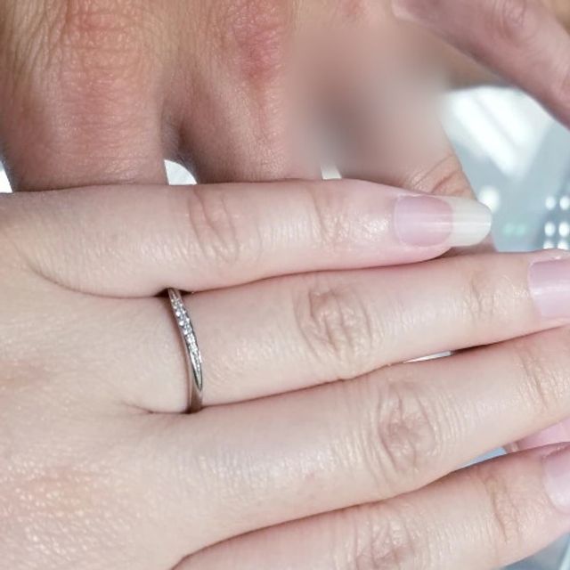 【festaria bijou SOPHIA(フェスタリア ビジュソフィア)の口コミ】 メレダイヤがたくさん付いており華やかな存在感があると感じました。また…