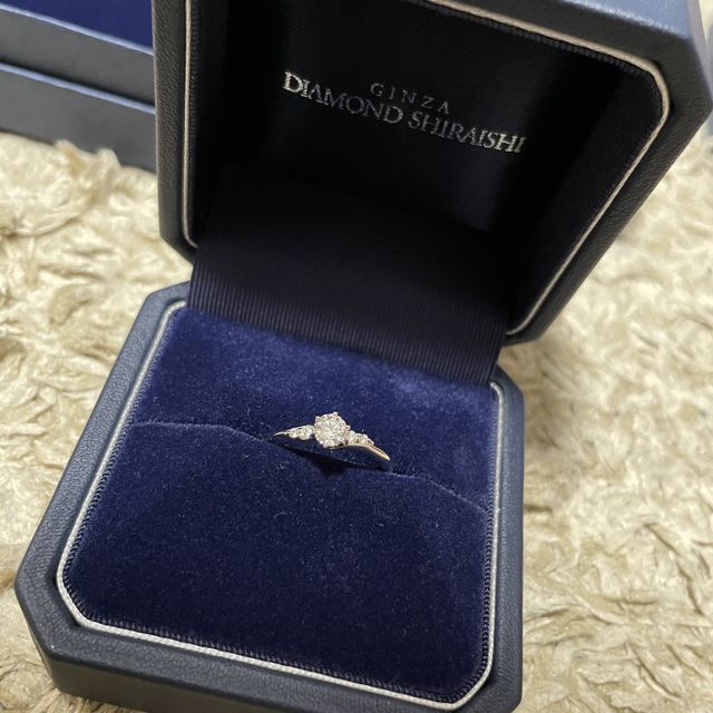 【銀座ダイヤモンドシライシの口コミ】 デザインがとても好みな感じだったのでこちらに決めました。
華奢な感じの…
