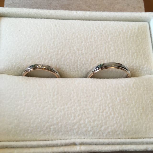 【Only You(オンリーユー)の口コミ】 捻りや曲がりのないストレートのシンプルな形で、プラチナとピンクゴール…