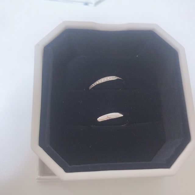 【4℃ BRIDAL(ヨンドシーブライダル)の口コミ】 指につけたときのフィット感とデザインが最高によかった為です。色々なリ…