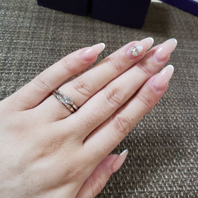 【俄(にわか)の口コミ】 シンプルだけど上品なデザインにひかれて下調べ。
和装を意識していたのも…