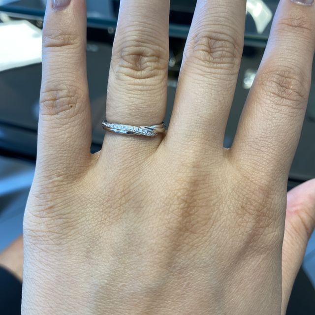 【エクセルコダイヤモンド(EXELCO DIAMOND)の口コミ】 指輪の決め手は、シルバーとゴールドで迷いましたが、シルバーにしました…