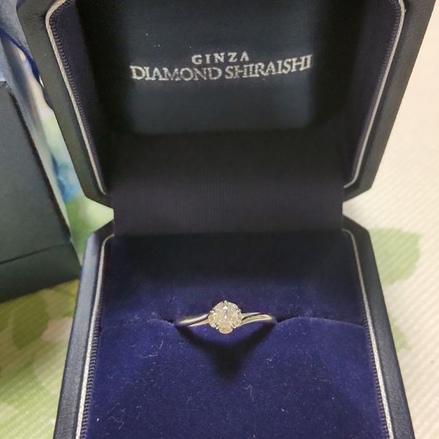 【銀座ダイヤモンドシライシの口コミ】 婚約指輪は、ダイヤモンドがついたシンプルなタイプを検討していました。B…