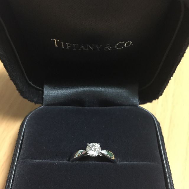 【ティファニー(Tiffany & Co.)の口コミ】 王道のティファニーセッティングと最後まで迷いました。最終的には、彼が…