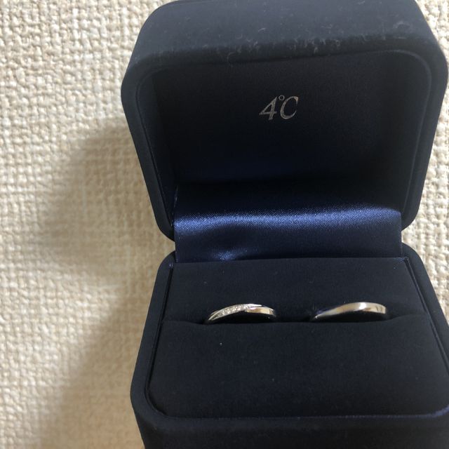 【4℃ BRIDAL(ヨンドシーブライダル)の口コミ】 もともと一般的なデザインの指輪ではなく、オリジナリティのある指輪がい…