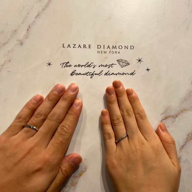 【ラザール ダイヤモンド(LAZARE DIAMOND)の口コミ】 ストレートの形でシンプルなものを探していて、たくさんのブランドをみま…
