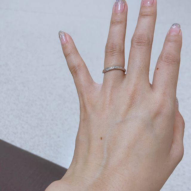 【銀座ダイヤモンドシライシの口コミ】 常に付けていたいのでシンプルなデザインを探していました。
何も決めずに…