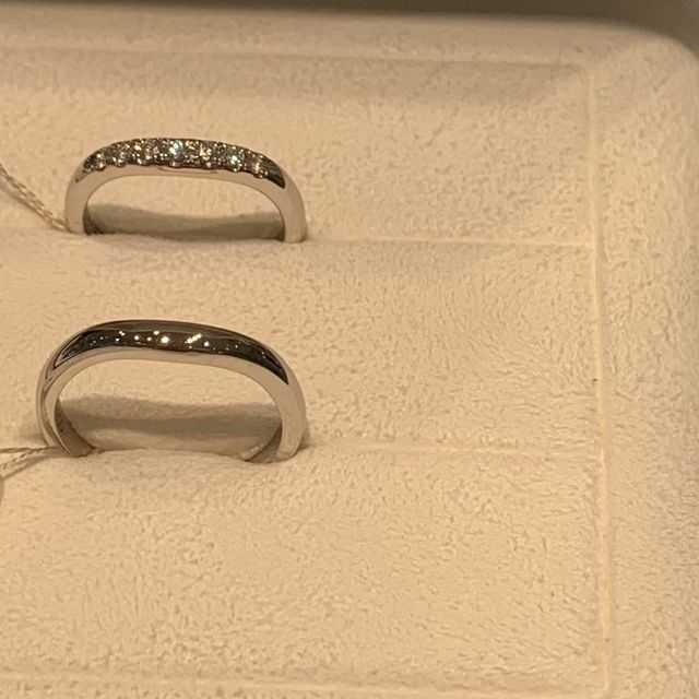 【MIKIMOTO(ミキモト)の口コミ】 丸みがあって、可愛いらしいデザインです。
ダイヤが複数入って輝きがあり…