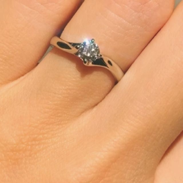 【アイプリモ(I-PRIMO)の口コミ】 アームと爪が一体化した独特のデザインで、光を取り込みやすく、またダイ…