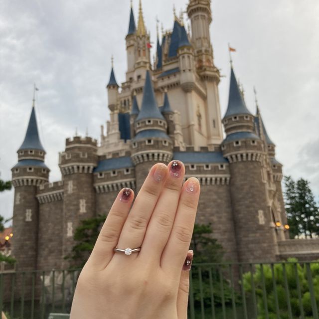 【銀座ダイヤモンドシライシの口コミ】 店舗で実際に見た際にデザインがとても気に入ったのと彼女の指に合うなと…