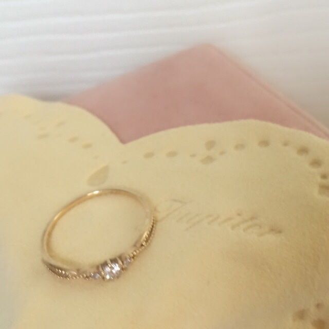 【Jupiter BLANTELIE(ジュピターブラントリエ)の口コミ】 結婚が決まり婚約指輪は主人が私の為に購入し、プレゼントしてくれました…