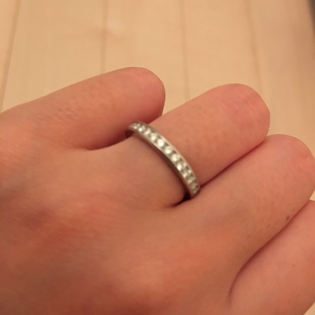 【ティファニー(Tiffany & Co.)の口コミ】 大きなダイヤが一つ付いた昔ながらのデザインの婚約指輪だと、ストッキン…
