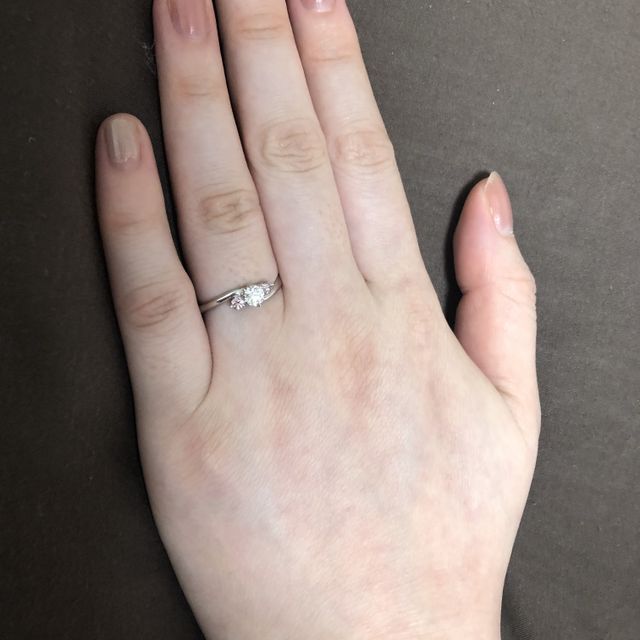 【アイプリモ(I-PRIMO)の口コミ】 1番の決め手は両隣にあるピンクダイヤモンドである、多少値段は張ったが、…