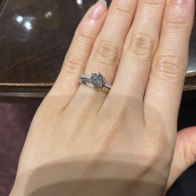 【ケイウノ ブライダル(K.UNO BRIDAL)の口コミ】 婚約指輪の形違いをいろいろ見せていただきました。
その中で自分がどの形…