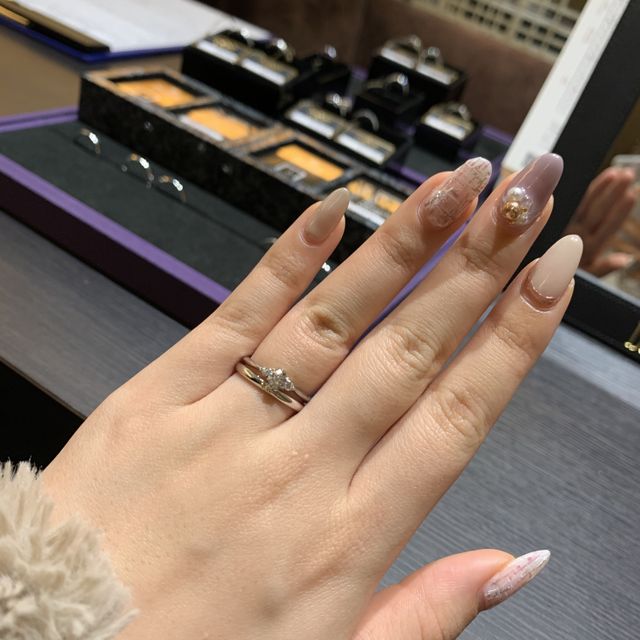 【DIYARTH(ディヤース)の口コミ】 【デザインについて】
お花や星がモチーフの指輪やダイヤモンドがあり、女…