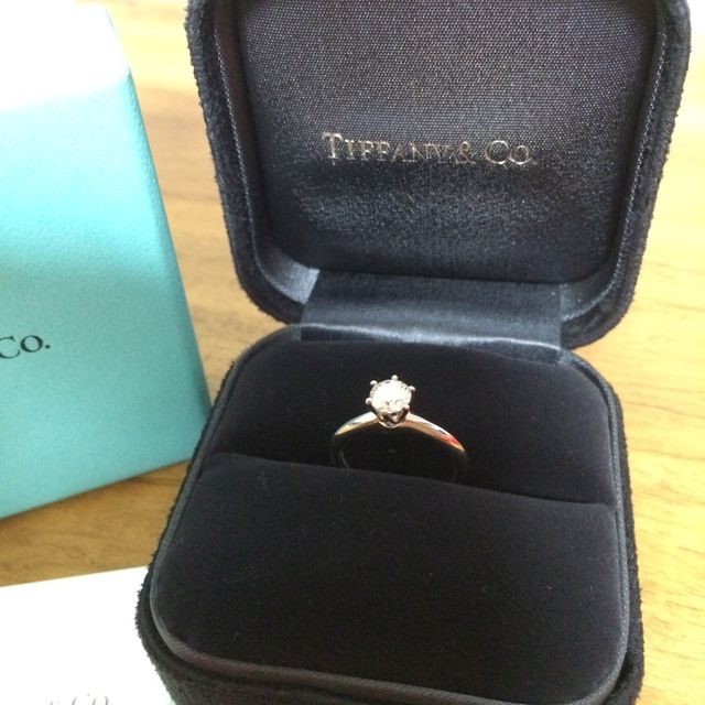 【ティファニー(Tiffany & Co.)の口コミ】 昔から「婚約指輪と言えばティファニー！」という憧れがあったので、ブラ…