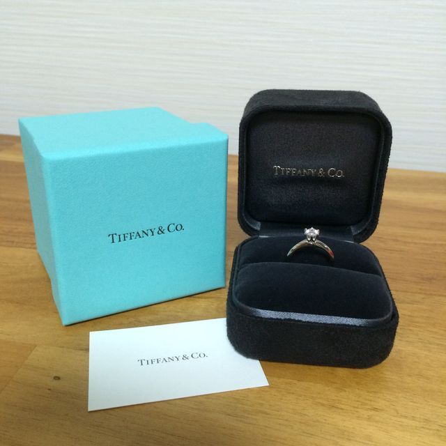 【ティファニー(Tiffany & Co.)の口コミ】 昔から「婚約指輪と言えばティファニー！」という憧れがあったので、ブラ…