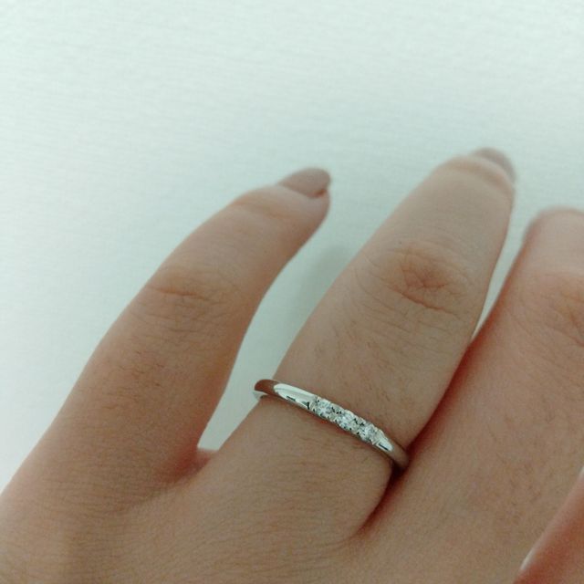 【BIJOUPIKO(ビジュピコ)の口コミ】 婚約指輪がまっすぐなデザインだったので、指輪もまっすぐなデザインにし…