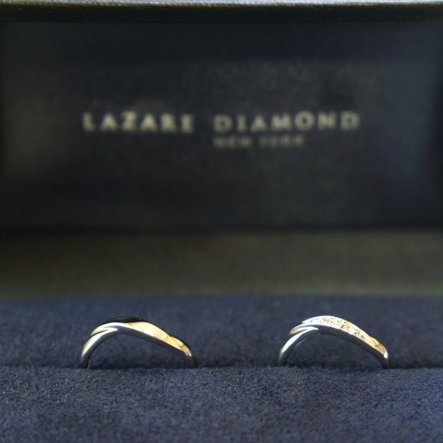 【ラザール ダイヤモンド(LAZARE DIAMOND)の口コミ】 あまり見かけない逆S字ウェーブが私たちの指には合い、着用時に1番しっく…