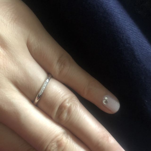 【銀座ダイヤモンドシライシの口コミ】 つけ心地がとても滑らかでよかったのと、ダイヤモンドのデザインが繊細で…