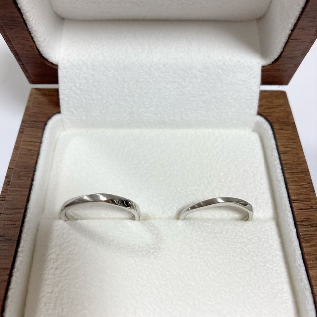 【Ponte Vecchio(ポンテヴェキオ)の口コミ】 男性のリングにデザイン性のあるものを探していました。ウェーブタイプだ…
