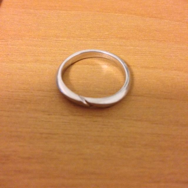 【俄(にわか)の口コミ】 ゆびにはめてしっくりきたので。他にも沢山試着したが、どれよりもしっく…